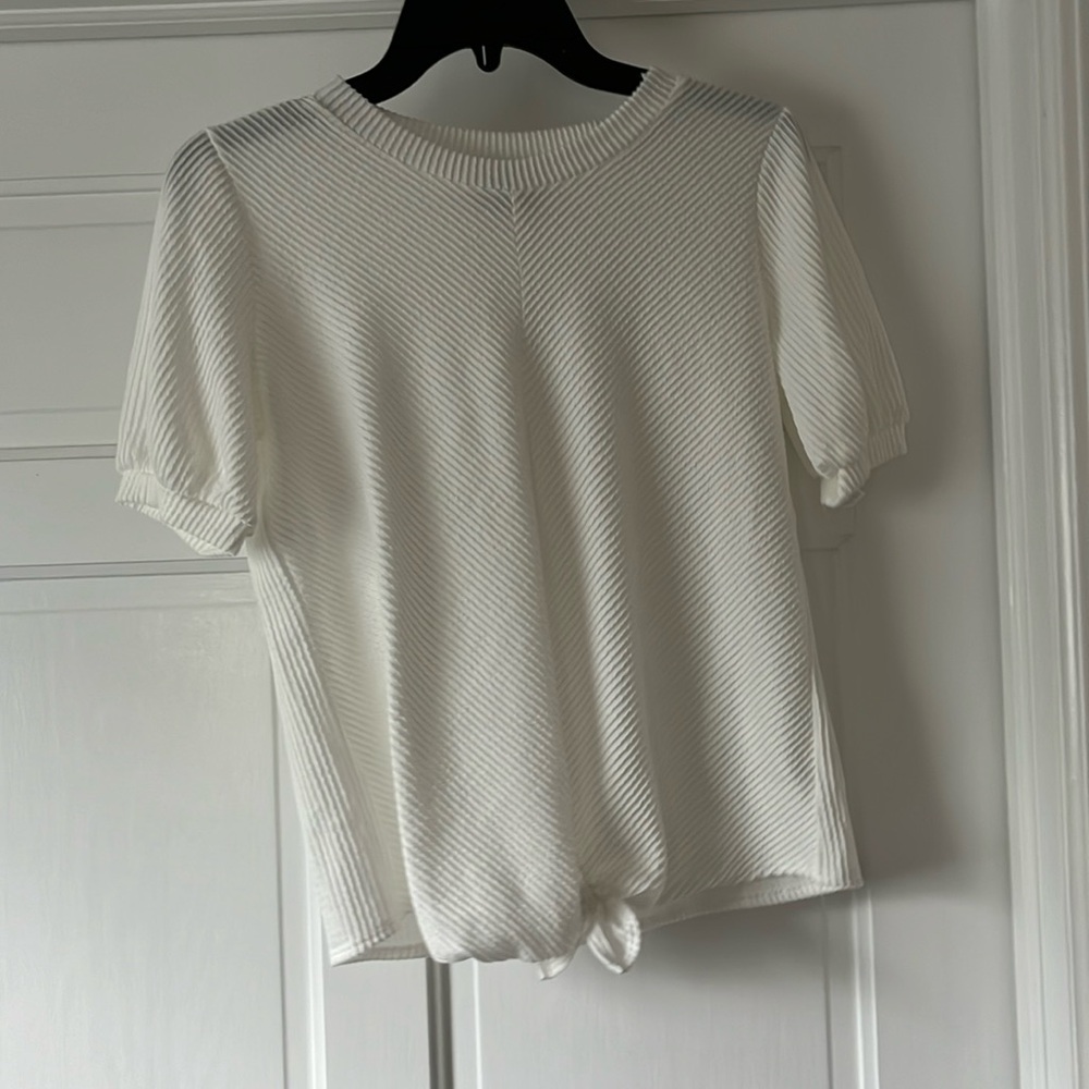 W5 white t with tie in front and puffed sleeves